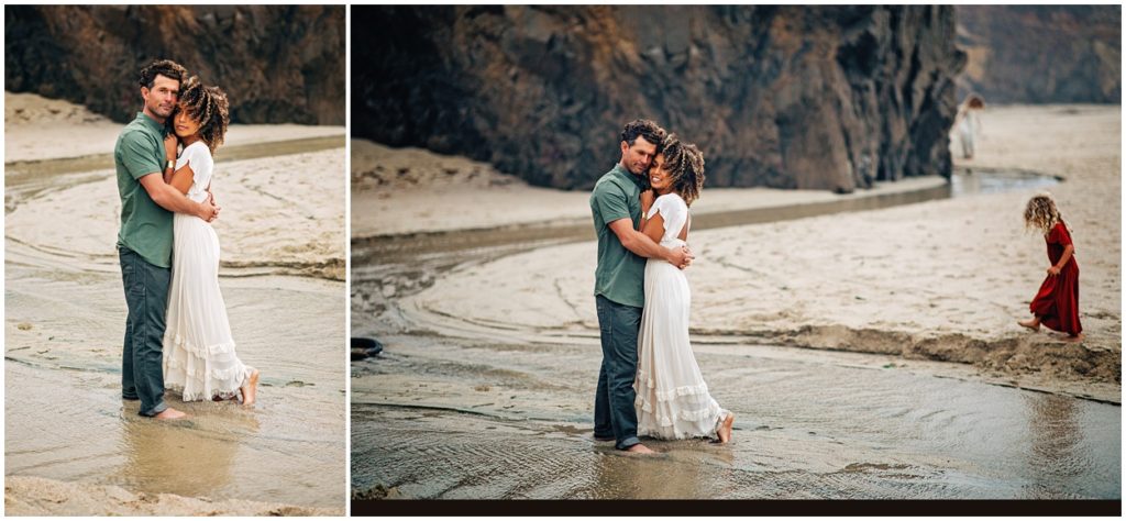 mom and dad pose for family portraits